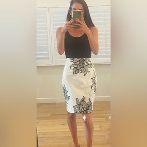 Club Monaco cream and black floral pencil skirt XS 00